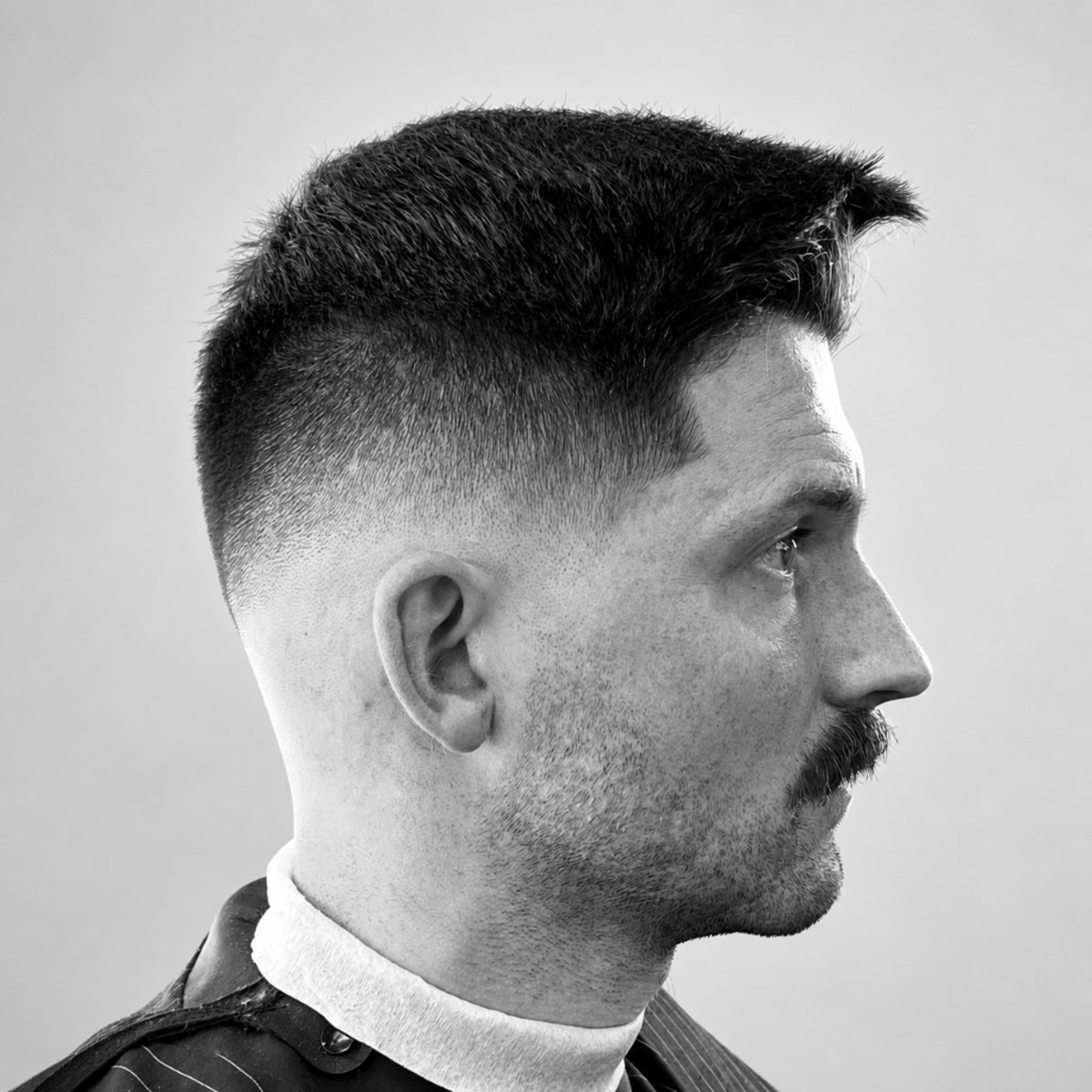 Skin fade z wąsami - realizacja INTER Barbershop