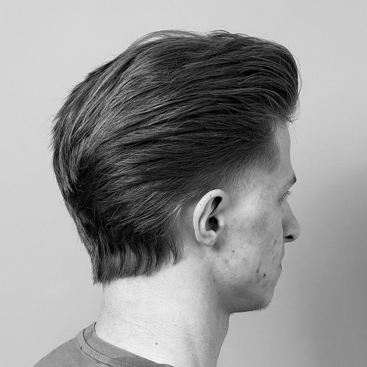 Teksturowany quiff z taperem - realizacja INTER Barbershop